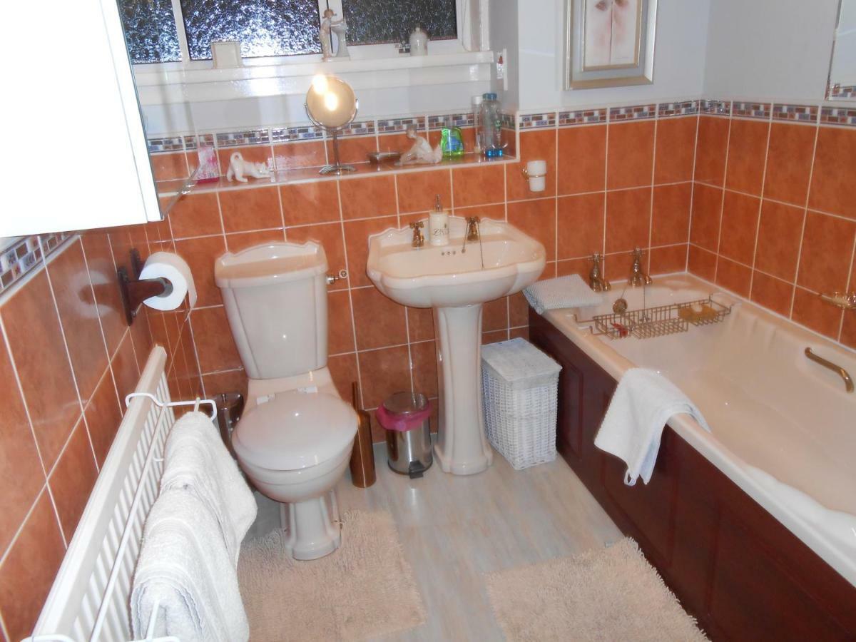 Rose Villa Bed And Breakfast Форфар Екстер'єр фото