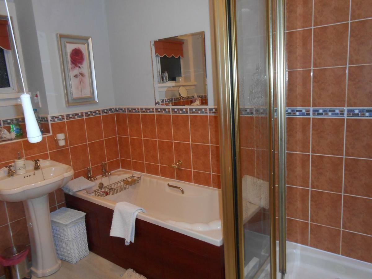 Rose Villa Bed And Breakfast Форфар Екстер'єр фото